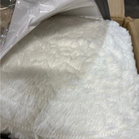 Madison Park Nova Ivory Embroidered Medallion Faux Fur Plush Duvet Cover Set - Picture 4 of 15